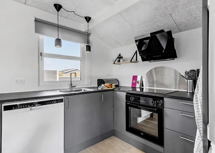 2 Bedroom Amazing In Semesterbostad *