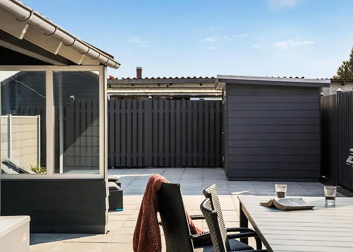 2 Bedroom Amazing In Semesterbostad *